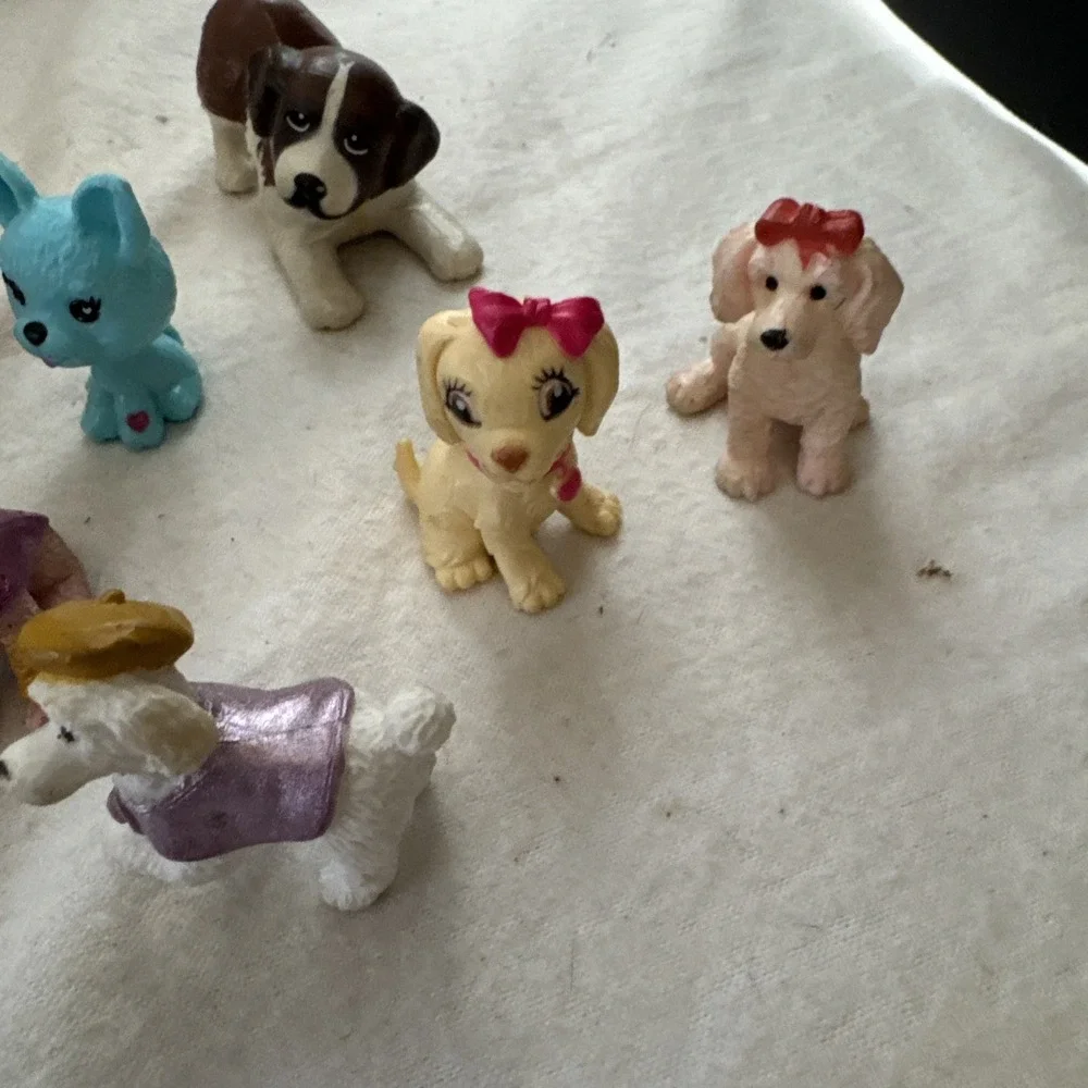 Mixed Lot of 10 Mini Barbie, Puppy In My Pocket Dogs & Cats PVC Plastic Toys
